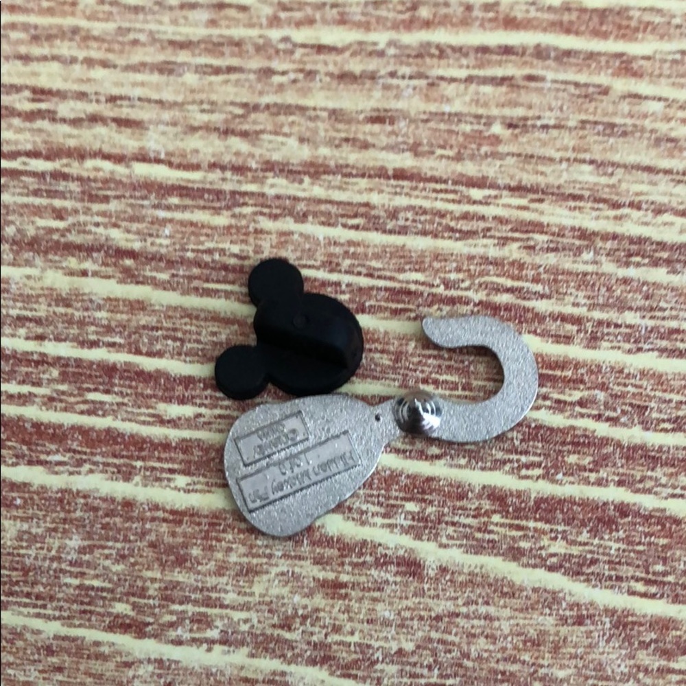 Captain Hook Trading Pin - Picture 2 of 2